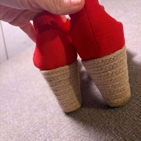 Just fab karsey, wedge heels , size 7, red with gold... - Picture 4 of 6